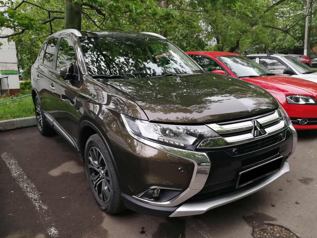 Машина mitsubishi черная